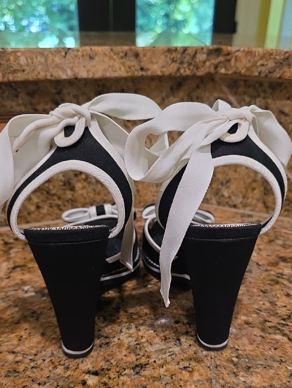 Marc Jacobs Bow Wedge Sandal - SZ 9.5 - Picture 5 of 11